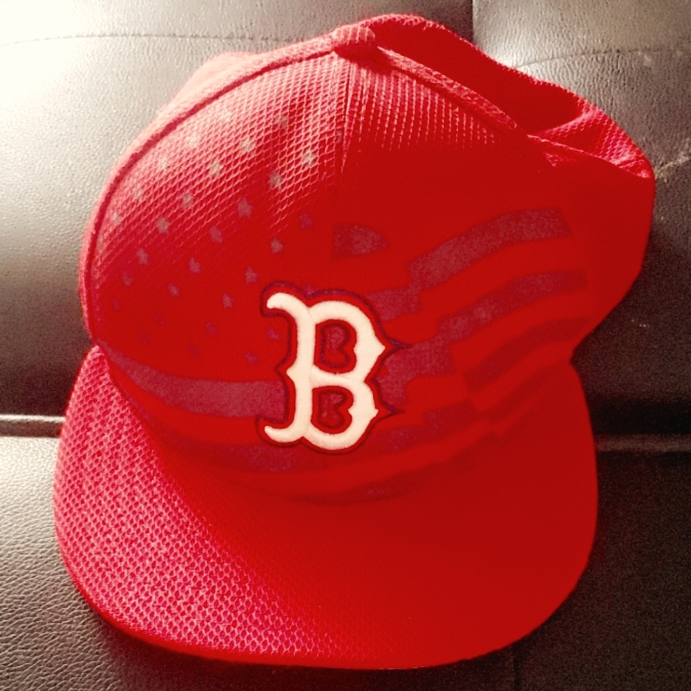 B hat. Boston Red Socks hat. Sports.
